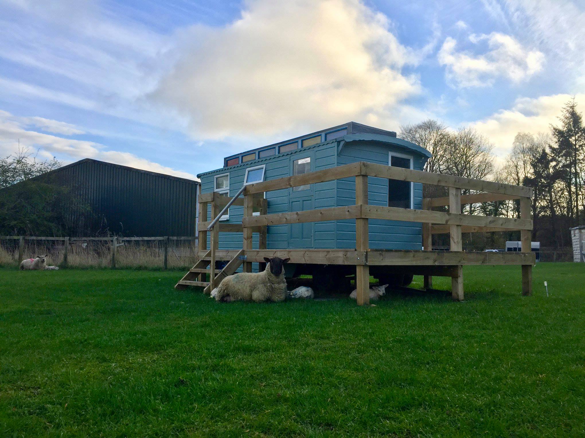Unique Off- Grid Beehive Pod at Westcote Glamping