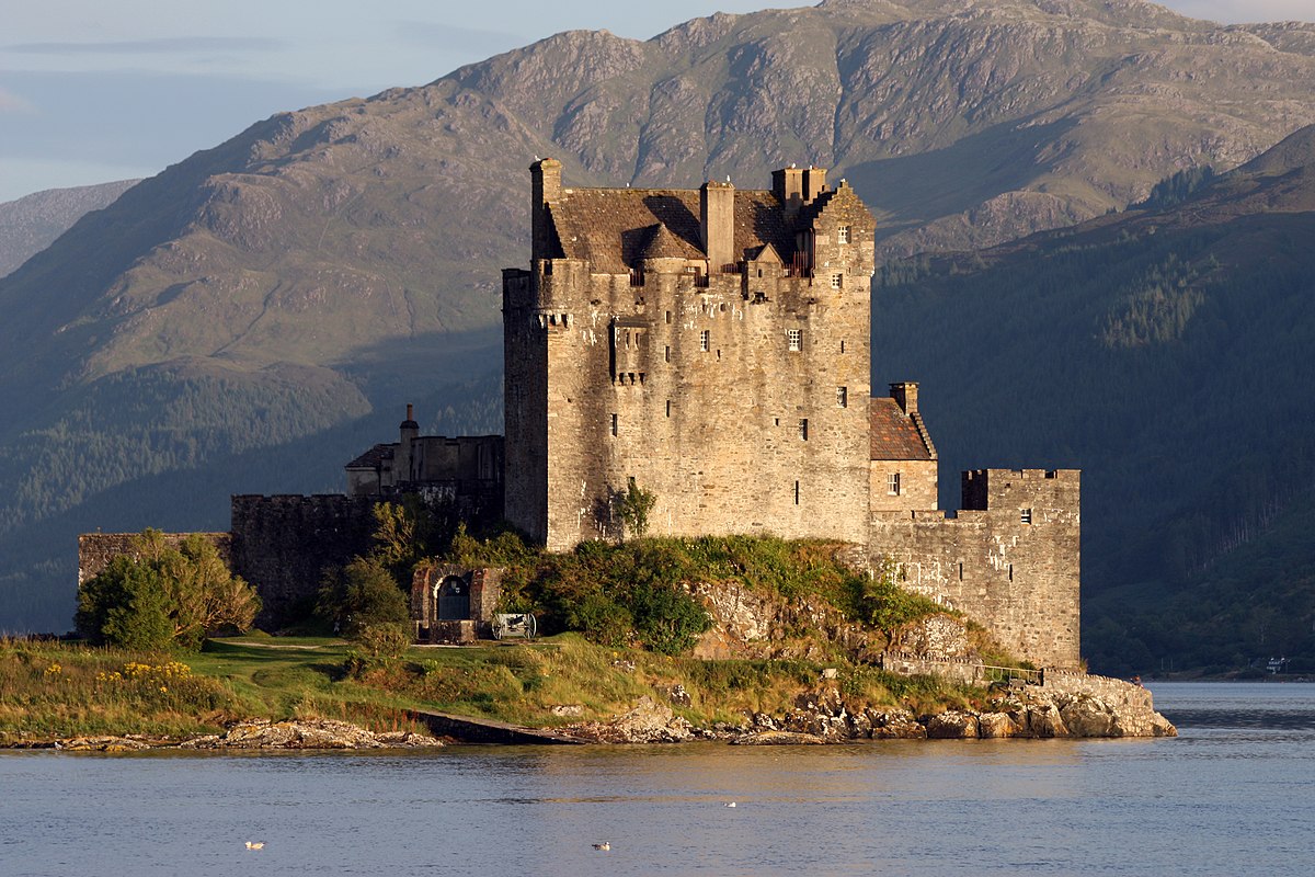 Explore Eilean Donan Castle, Dornie | My Voyage Scotland