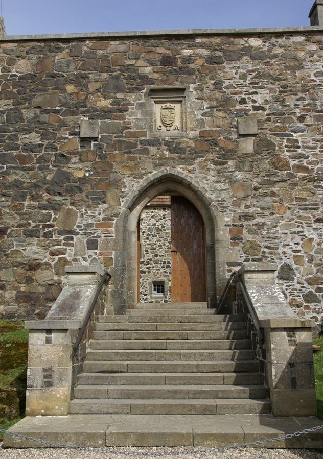 Explore Duart Castle